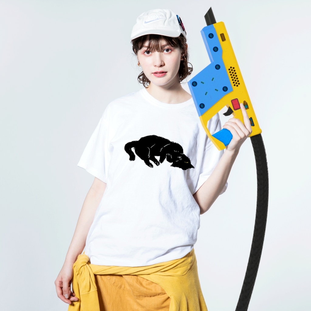 design_nicaのくろねこ Washed T-Shirt :model wear (front)