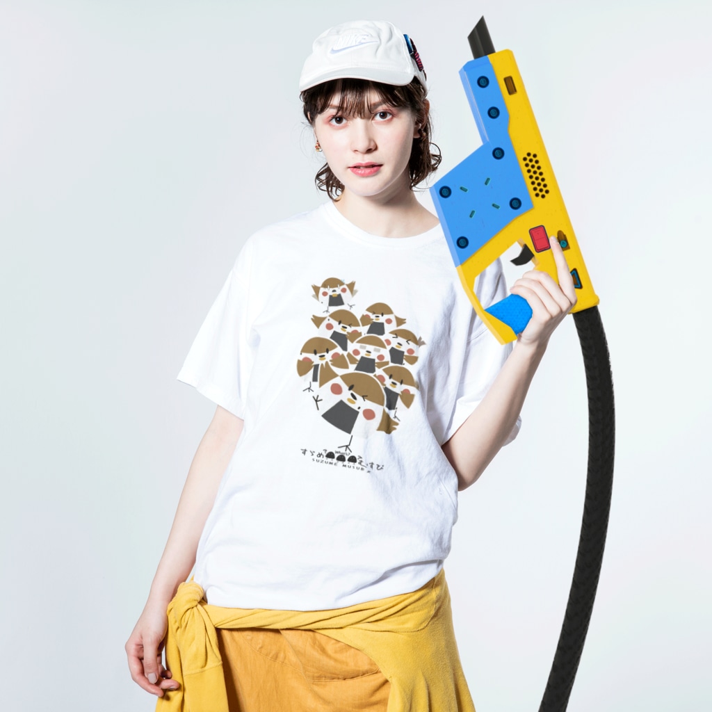 “すずめのおみせ” SUZURI店の集合！ すゞめむすび!! Washed T-Shirt :model wear (front)