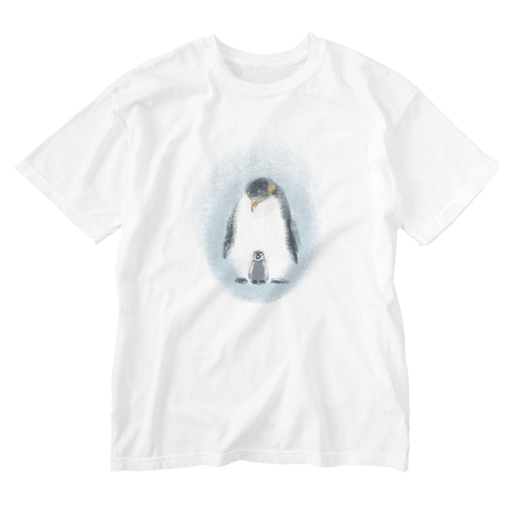 akane_art（茜音工房）のいきものイラスト（皇帝ペンギンの親子） Washed T-Shirt
