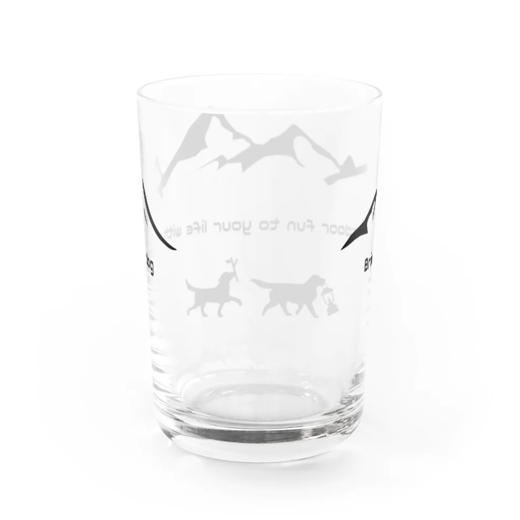 J工房-suzuri店のワンコと一緒に野遊びを Water Glass :back