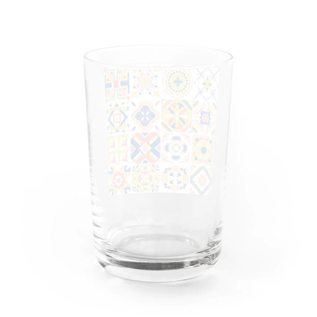 IZANAMI by Akane Yabushitaの🇵🇹リスボンのアズレージョ（レトロポップ Mix） Water Glass :back