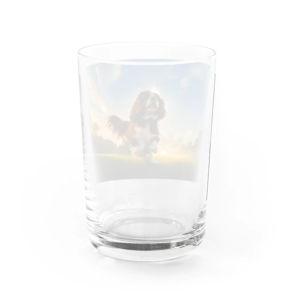 AIアート&ルビィ店@INFPの元気に芝生を駆けるキャバリアちゃん Water Glass :back