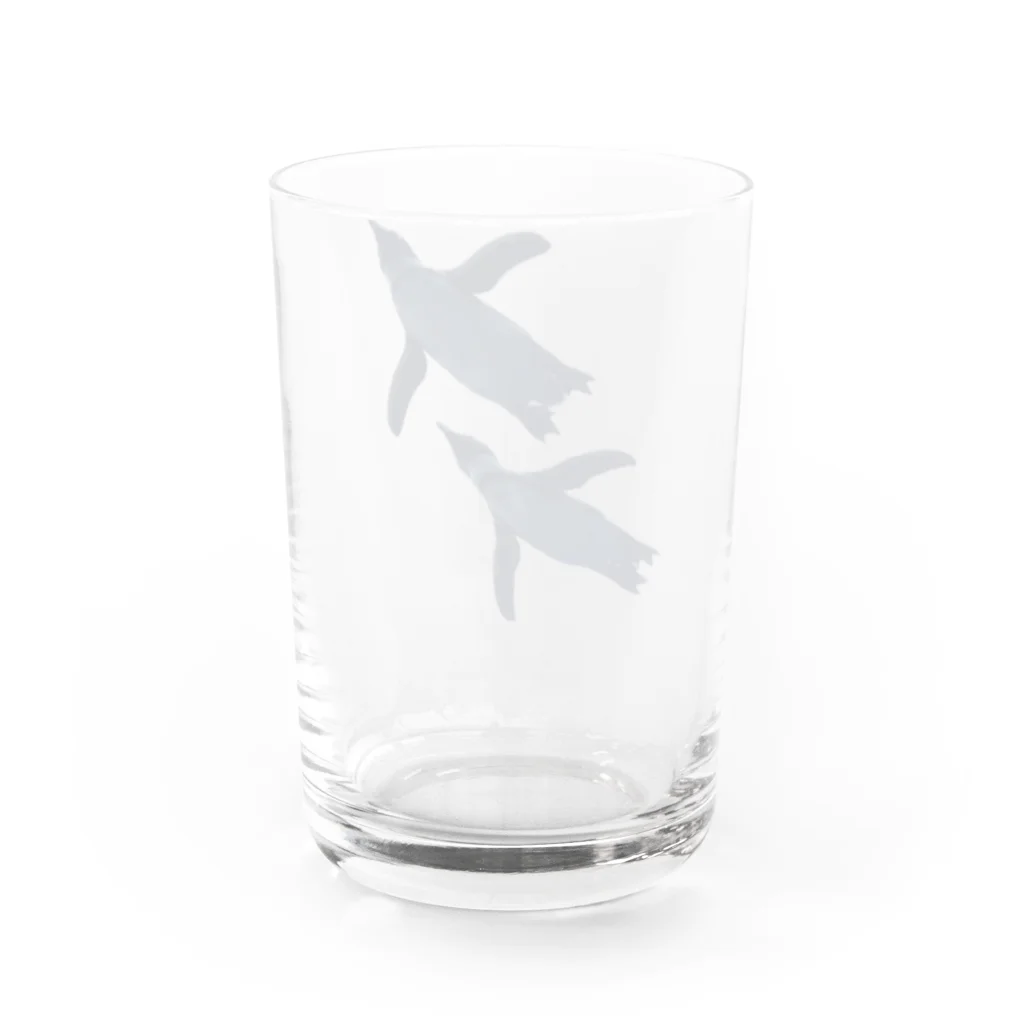 acobi'sの並んで泳ぐペンギン Water Glass :back