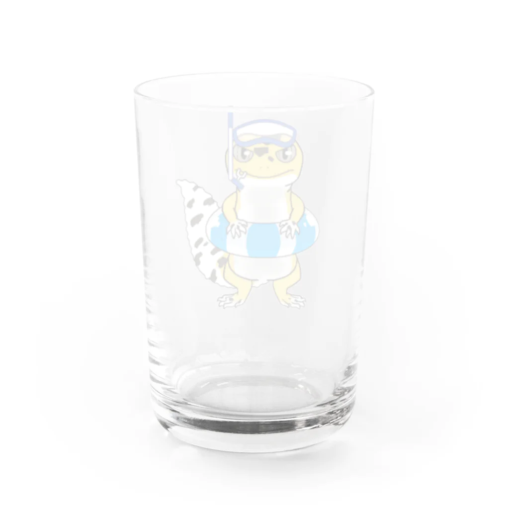 イモリのしっぽ　SUZURI支店の夏のレオパ（海水浴） Water Glass :back