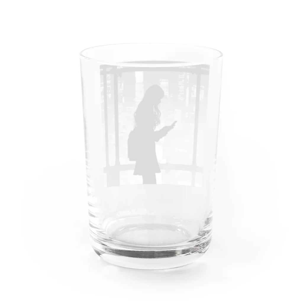 しるえっとのスマホを操作するエモーショナルな雰囲気の女性 Water Glass :back