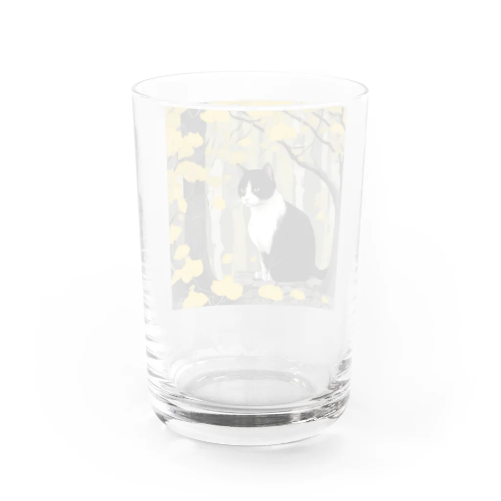 capcat1919のハチワレ白黒猫とイチョウ Water Glass :back