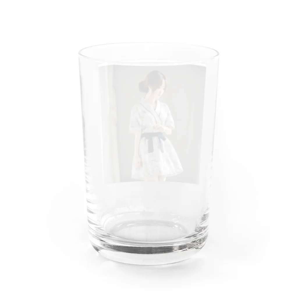 yusuke.shop1の物思いにふける女の子 Water Glass :back