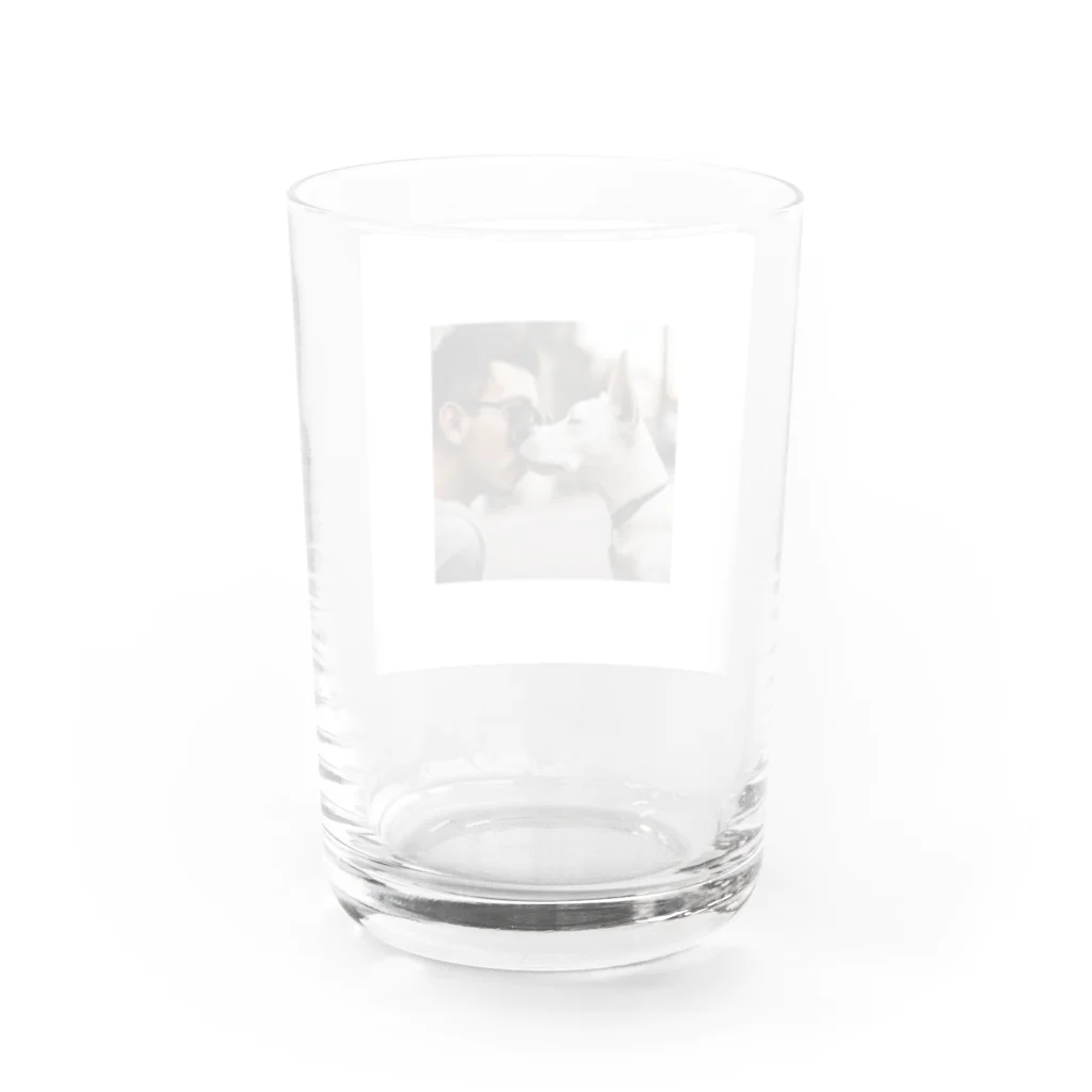 ma114のキスする犬グッズ Water Glass :back