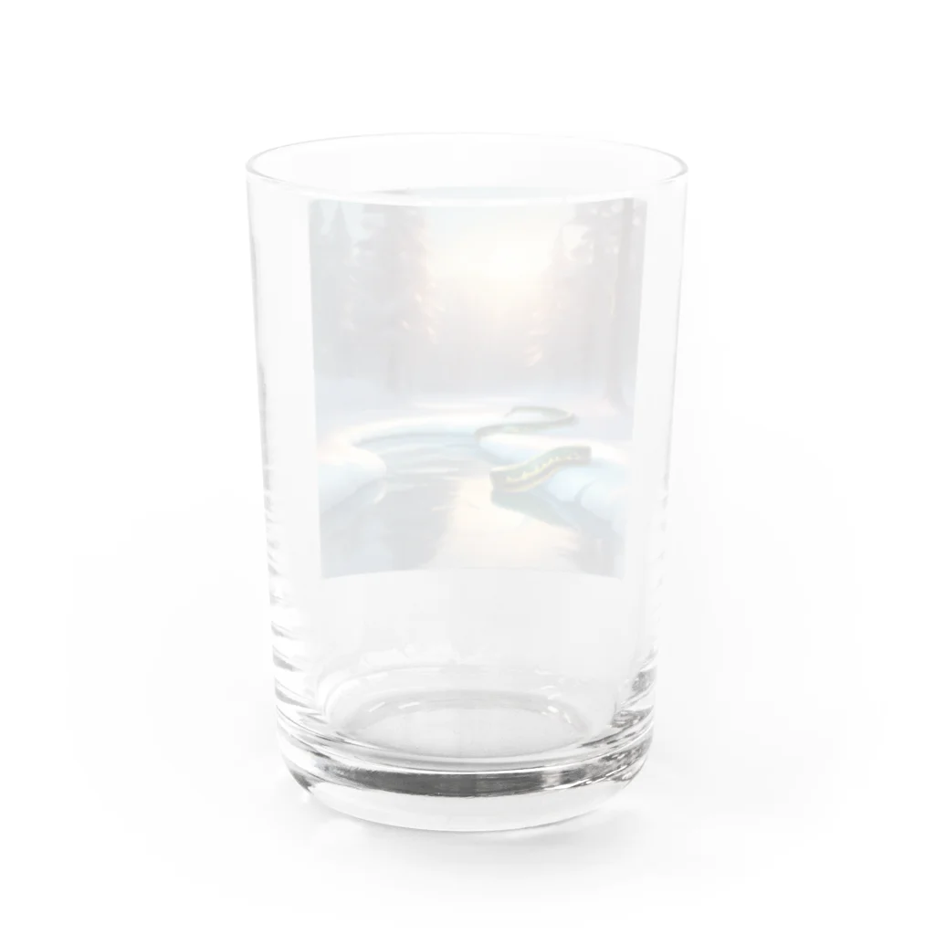 Sunbathingの氷上に広がる光の反射を喜んでいる蛇 Water Glass :back