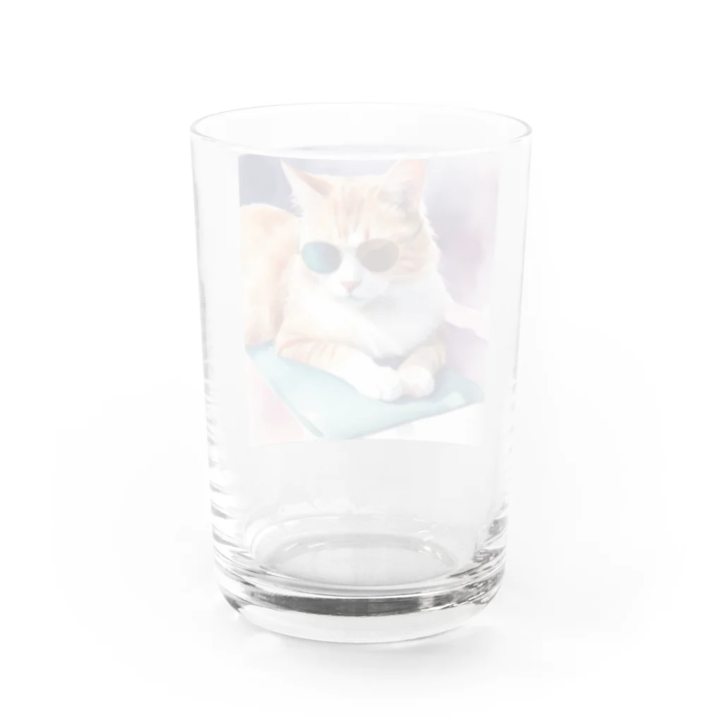 ryusky_333のサングラス姿の猫がヨガポーズでリラックス！ Water Glass :back