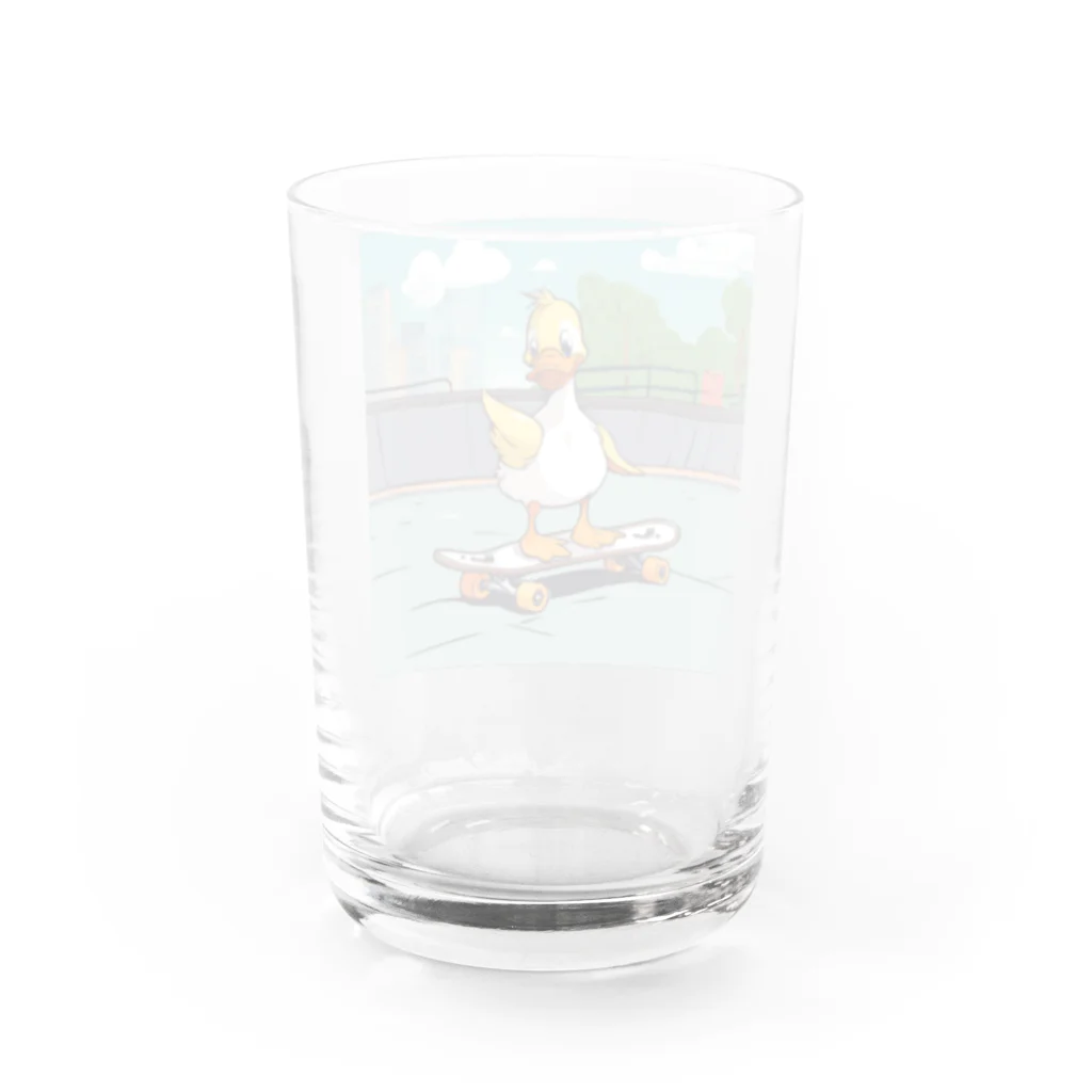 スケートボード、変な癖シリーズのスケートパークで遊ぶ可愛いアヒルちゃん Water Glass :back