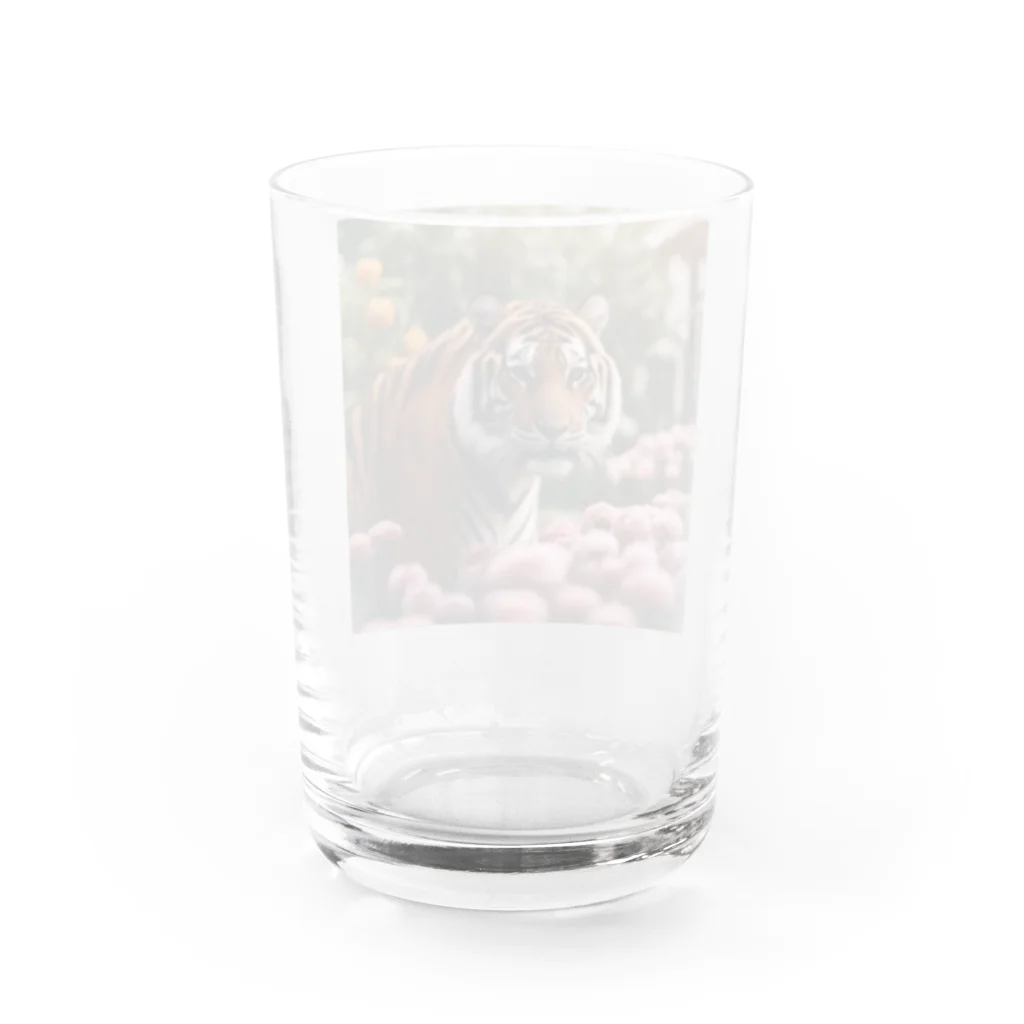 クロスクリエイティブの花を植えているトラ Water Glass :back