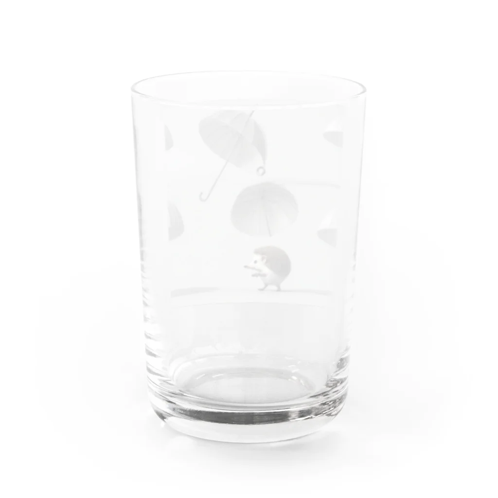 ininicoの小さな傘をさして歩いているハリネズミ Water Glass :back