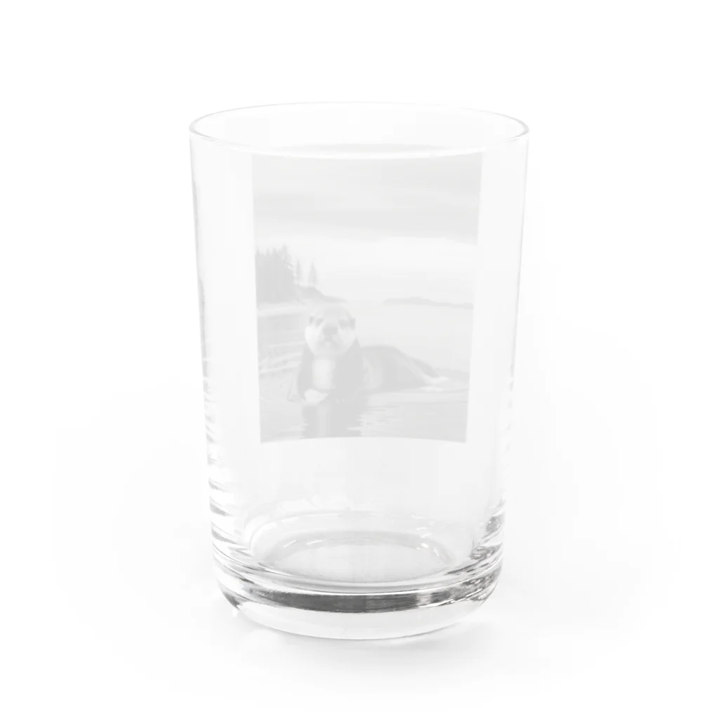 モノアニのカメラ目線のラッコ Water Glass :back