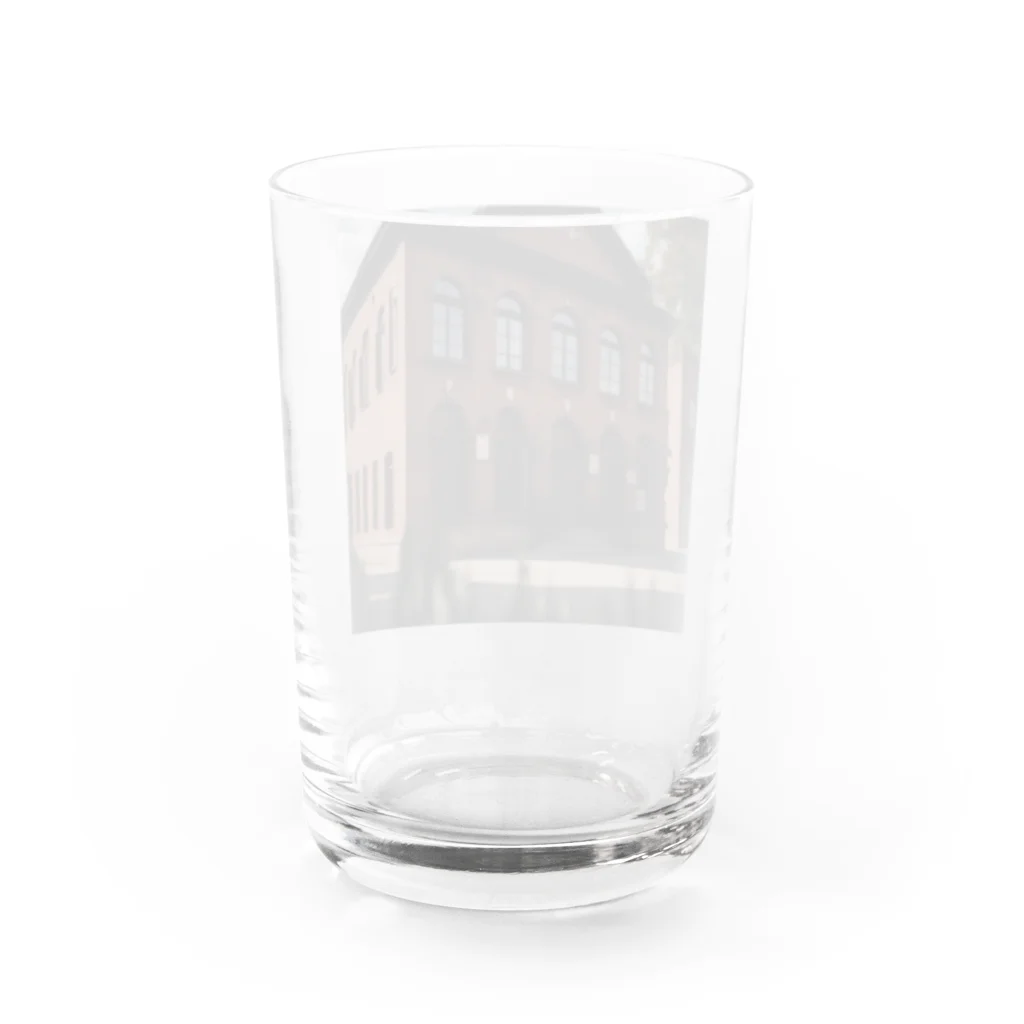 Mickショップのレンガ造りの歴史的な建物 Water Glass :back