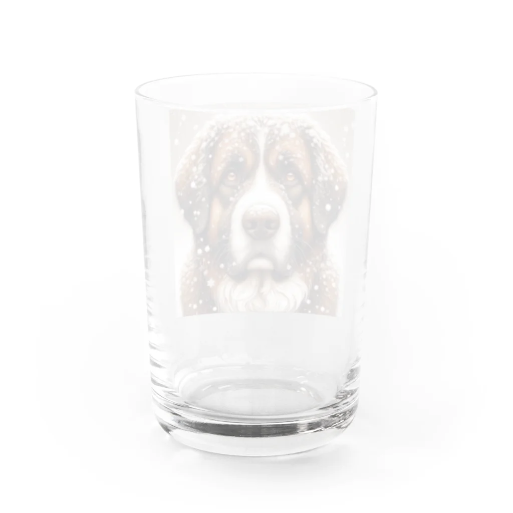 Ama'sの雪の中しかめっ面の犬さん Water Glass :back