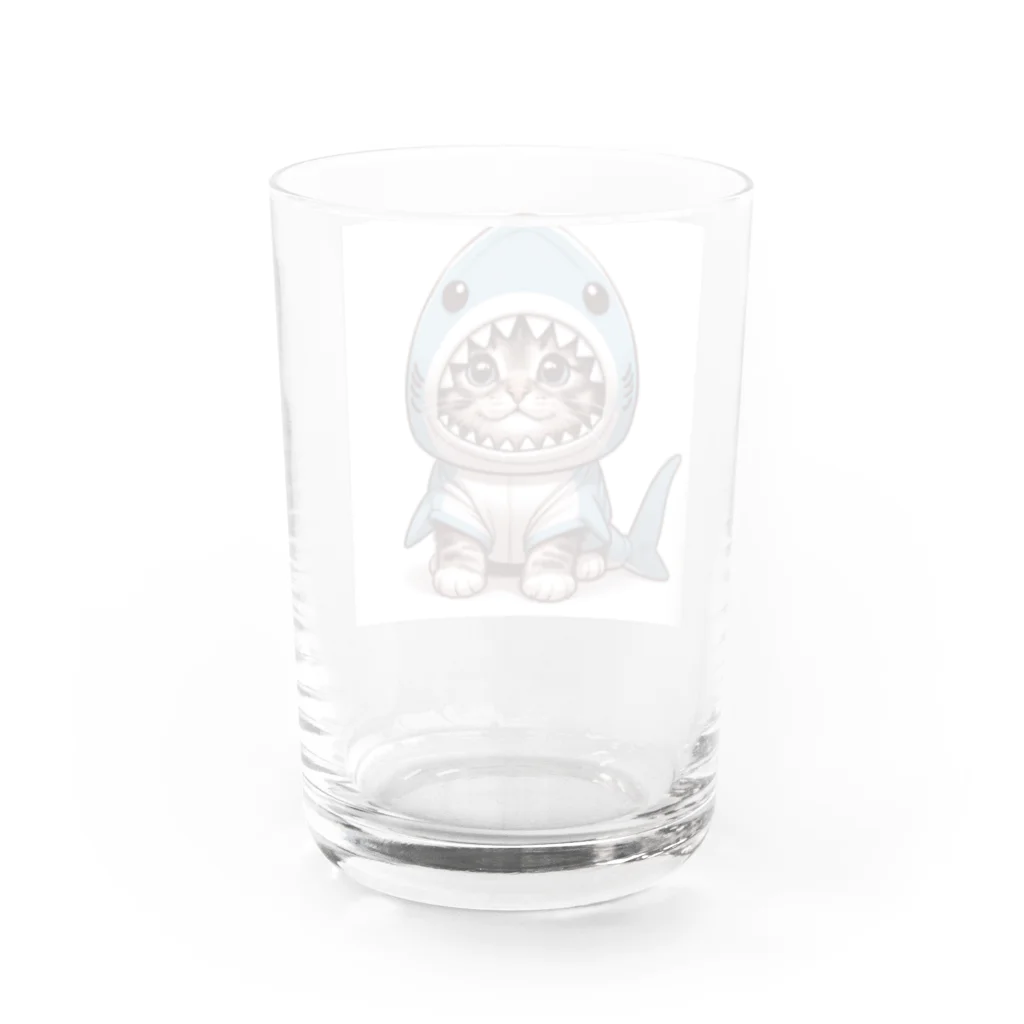 IloveCatのサメのフードを被った愛くるしい子猫 Water Glass :back