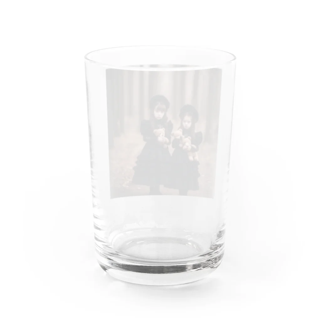 neYunのゴスロリ姉妹はお揃いのクマさん達と一緒にお出かけ Water Glass :back