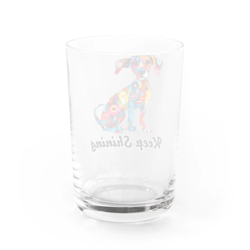 G.O.A.T.designのカラフルな模様を身に纏った犬 Water Glass :back