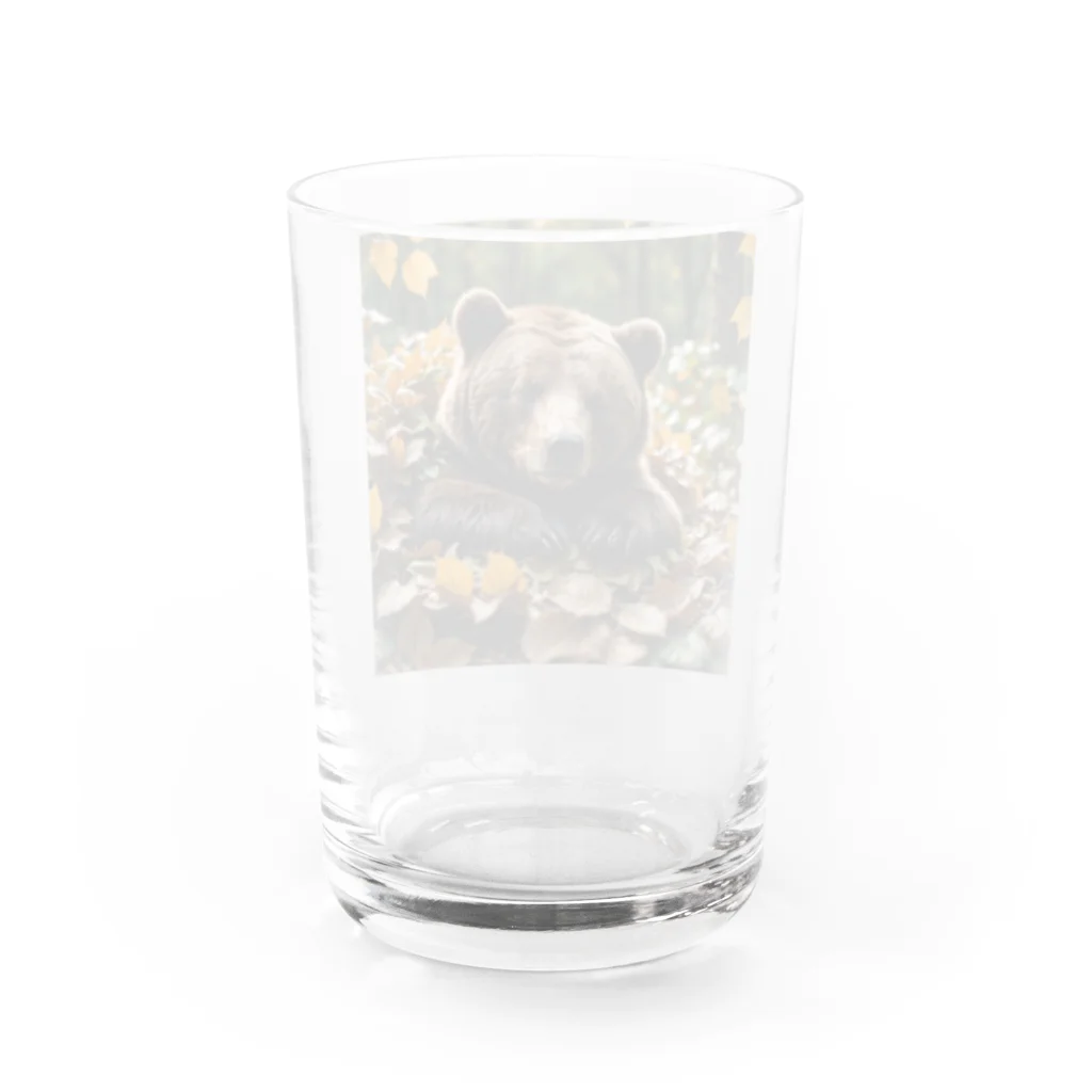 kerun11の葉っぱでベッドを作って寝ているクマ Water Glass :back