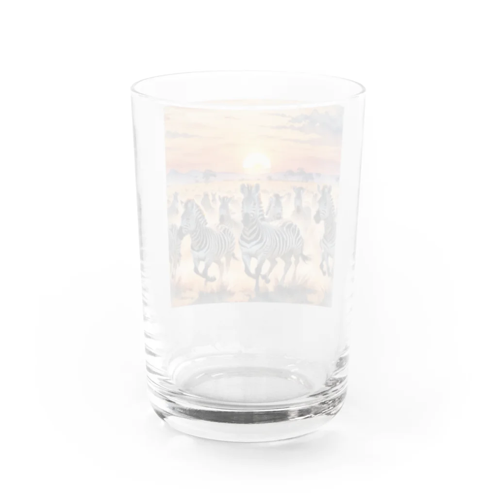 nigihayahiの夕焼けを走るシマウマ Water Glass :back