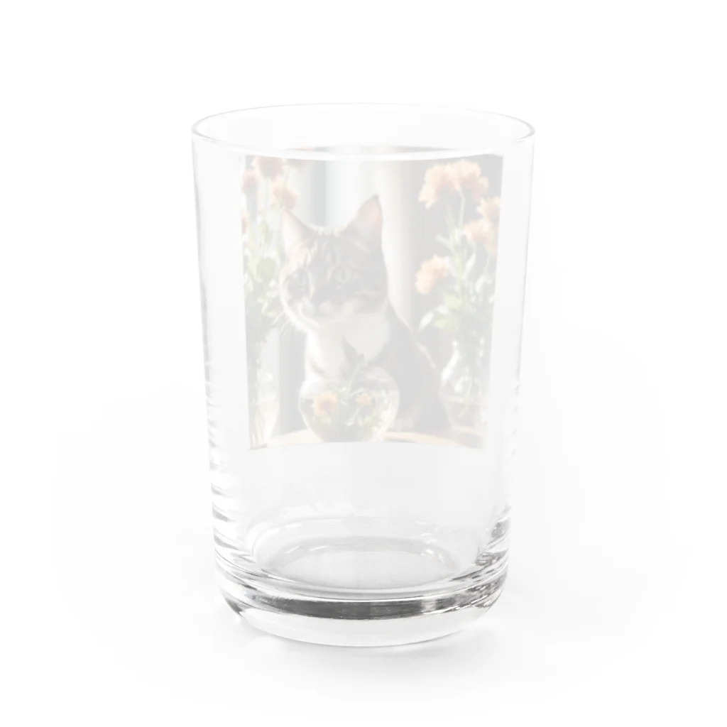 amaneiro___のお花のむこうに何かを見つけた猫 Water Glass :back