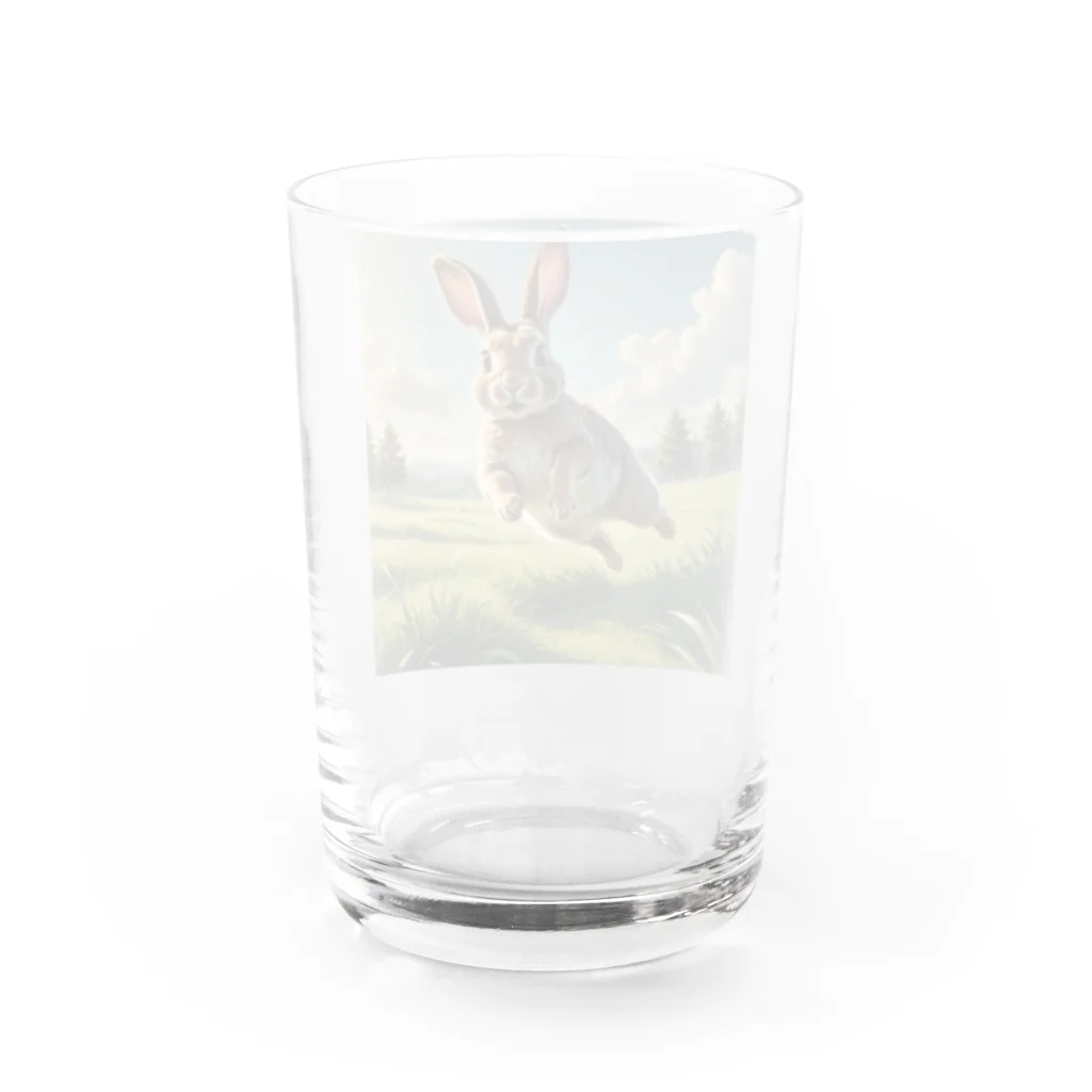 cute in cool shopの跳ねているウサギ Water Glass :back