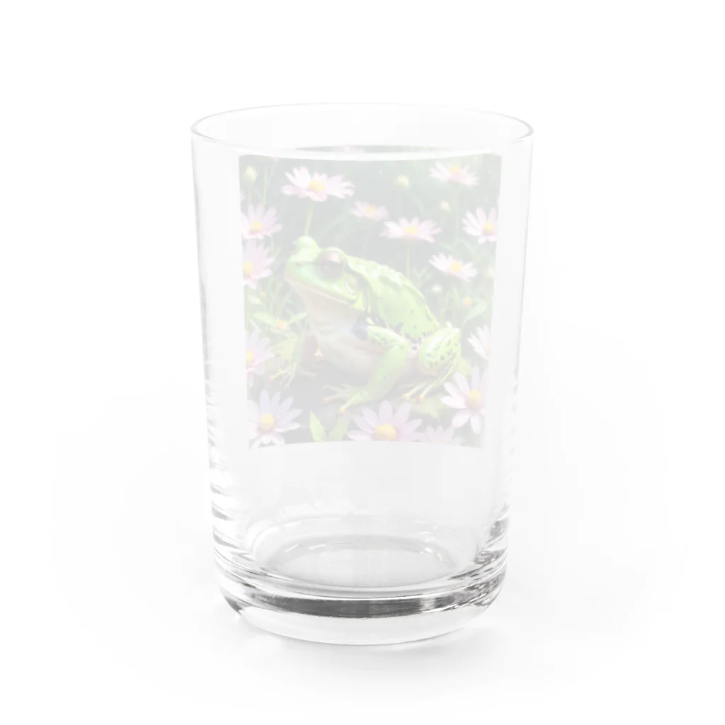 Sunbathingのコスモスの上で休憩するアマガエル Water Glass :back