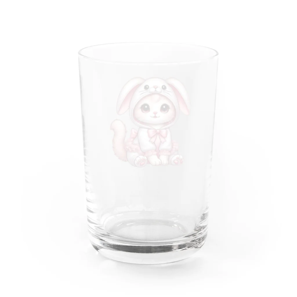 Snow-peaceのふわふわバニーコスチュームのかわいい子猫 Water Glass :back