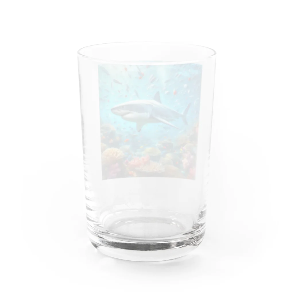 何でもありデザインのサメ Water Glass :back