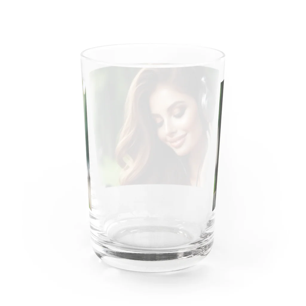 moesoraの音楽を聴く女性 Water Glass :back