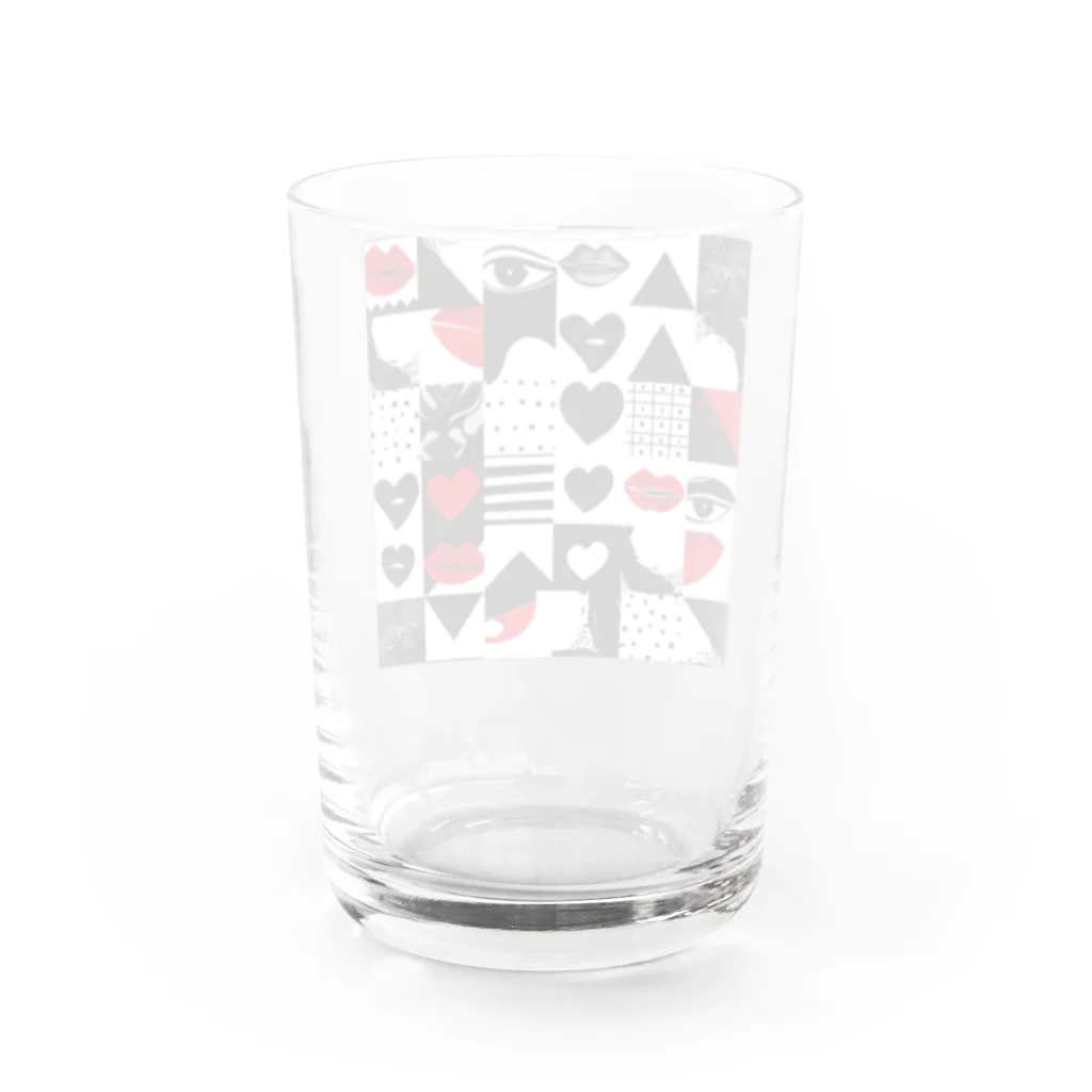 オンラインショップイエローリーフのハート　赤　黒　唇　三角形　ハーフ　可愛い Water Glass :back