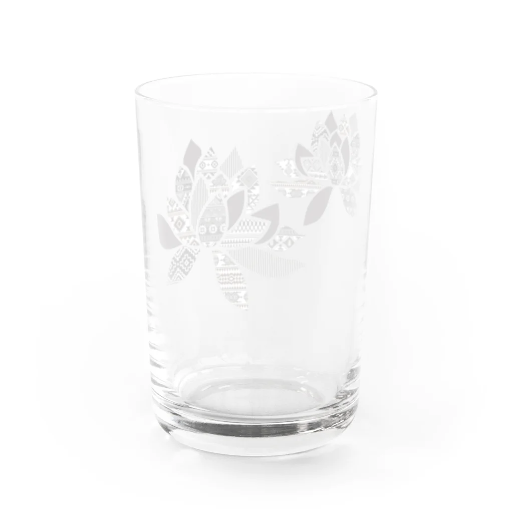 Drecome_Designのオルテガ柄の蓮の花 Water Glass :back