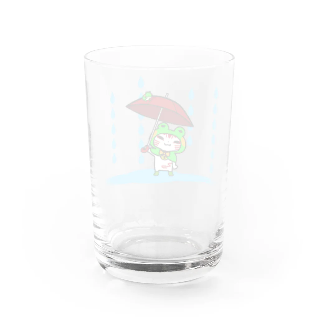 猫面飾屋　SUZURI店の雨だよ、タマ吉 Water Glass :back