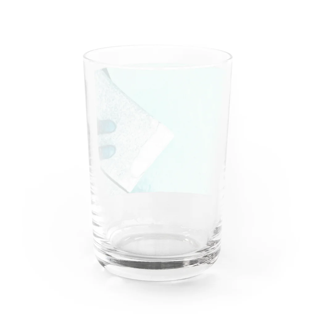 古春一生(Koharu Issey)の今日じゃない。(海と靴) Water Glass :back