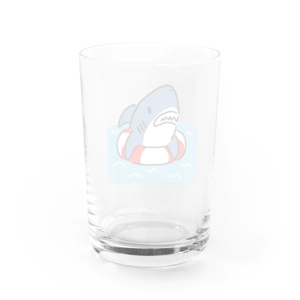 サメ わりとおもいのうきわでうかぶサメ Water Glass :back