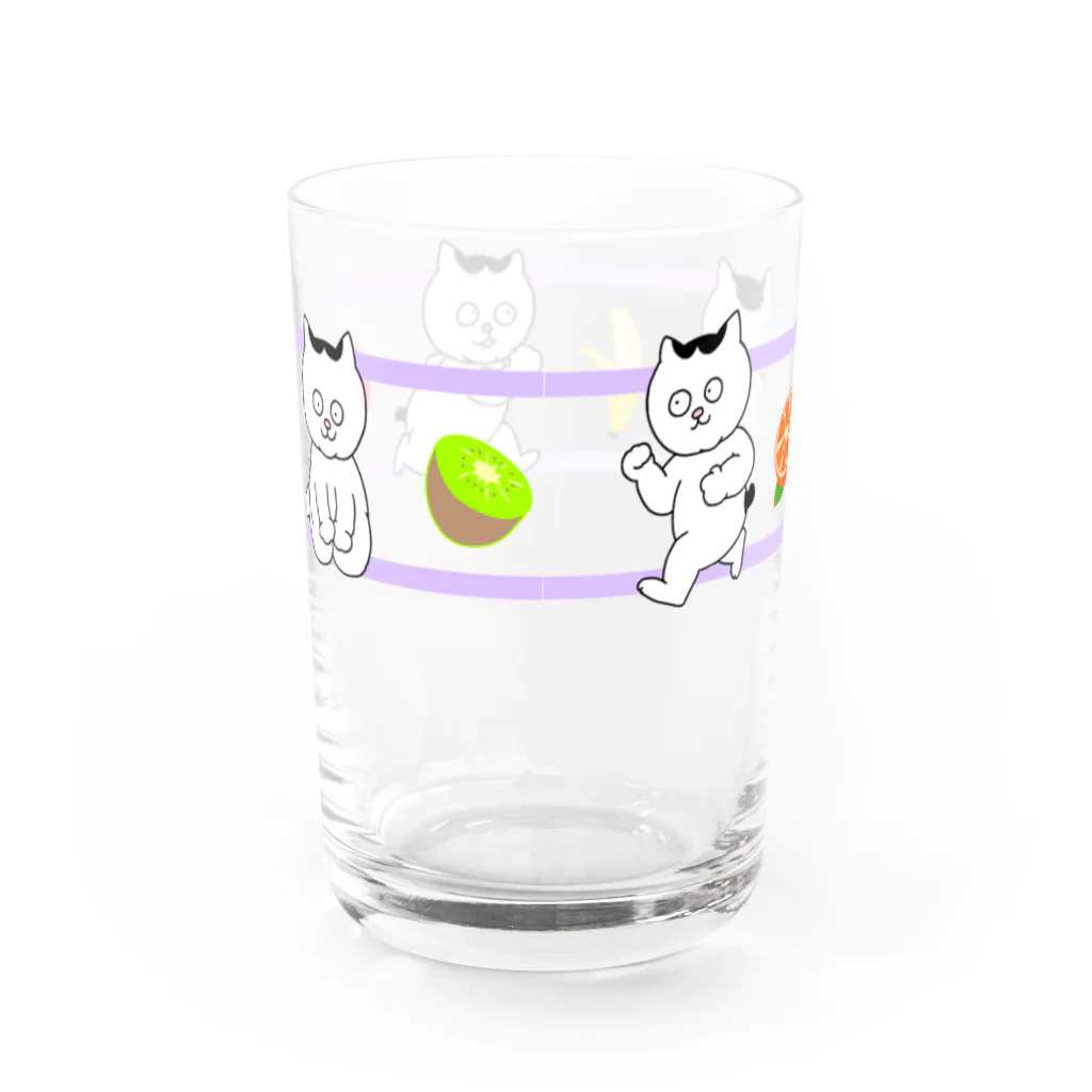 Chipafujiのハチワレねこ　ごぶりん　果汁100%ジュースをのみたい　パープル Water Glass :back