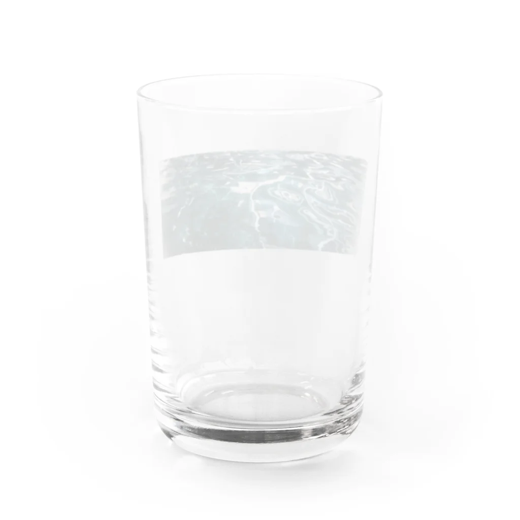 うえはらのバリで泊まったホテルのプールの水面 Water Glass :back