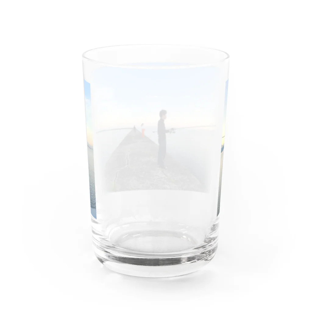 M0M0＆Lilyの防波堤で釣りがしたい Water Glass :back