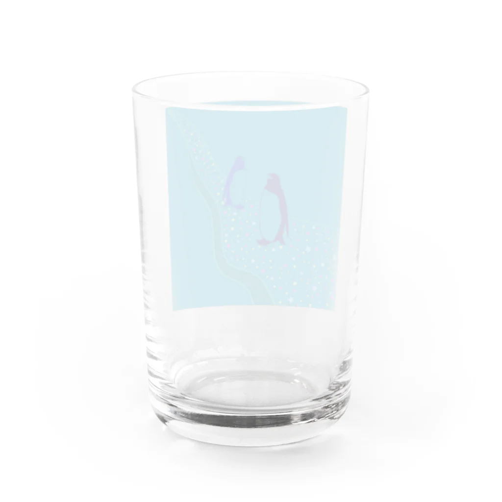 Rossi Stockの天の川を渡るペンギン Water Glass :back