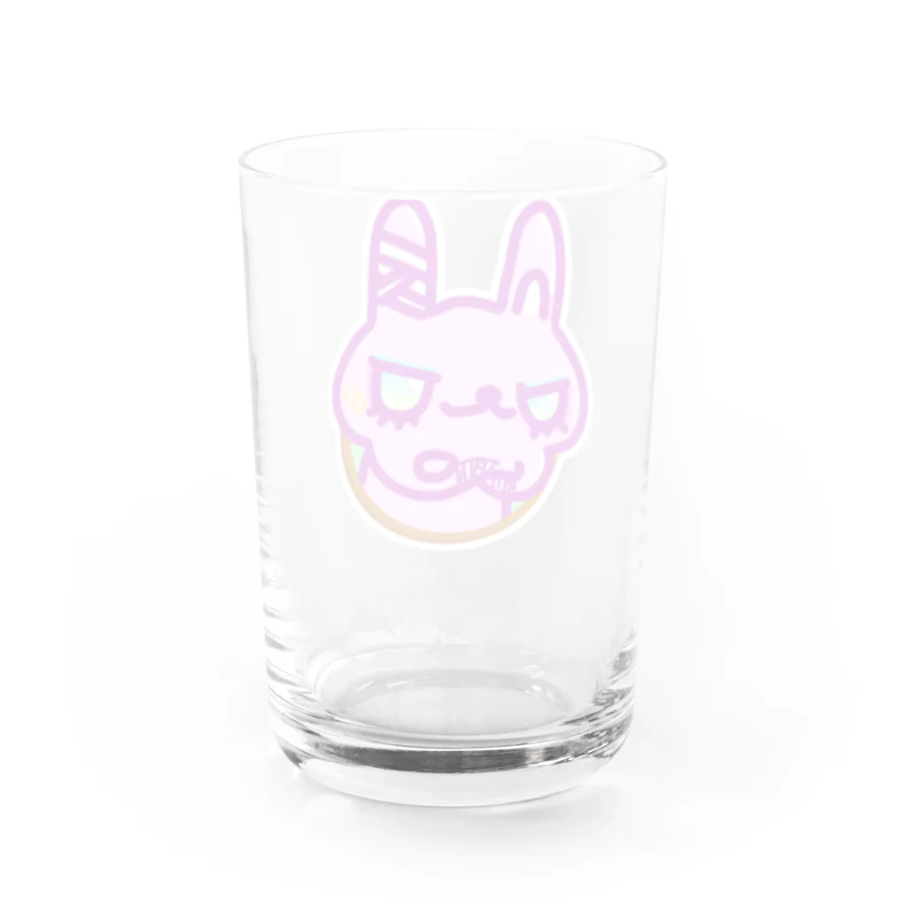 暗黒電波美術家ボブ山　SUZURI店の怪我するうさぎさん Water Glass :back