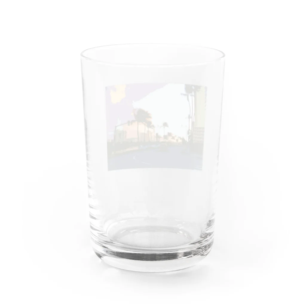 inTHE建物の夕方のハワイ Water Glass :back