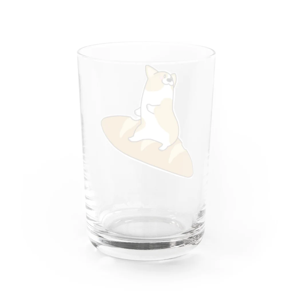 5corgisの颯爽とパンを乗りこなすコーギー Water Glass :back