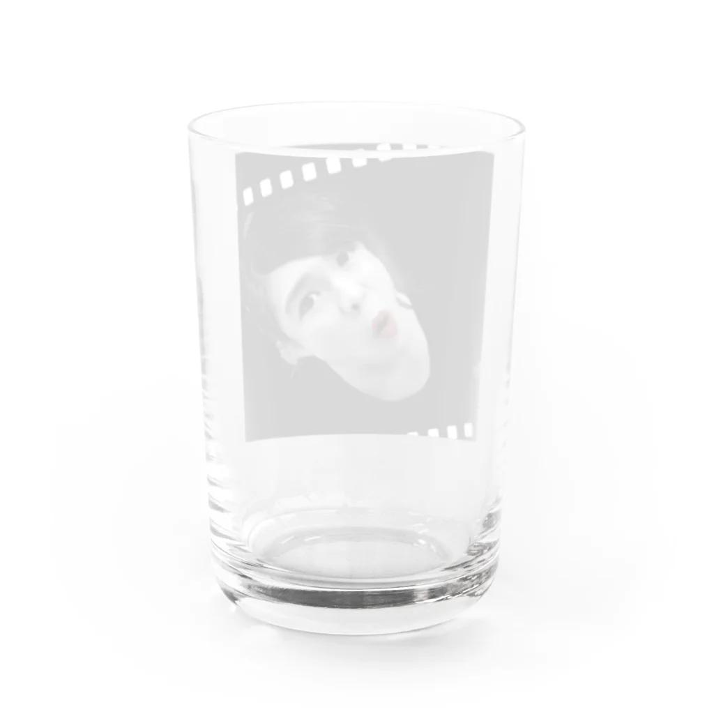 Redbabyのオードリーヘップバーンになりたいの Water Glass :back