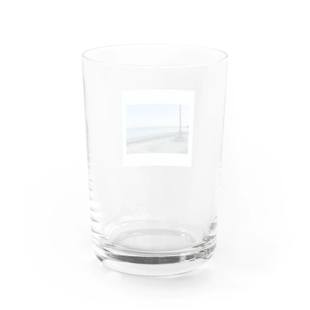 気まぐれニンニクの海岸のひととき Water Glass :back