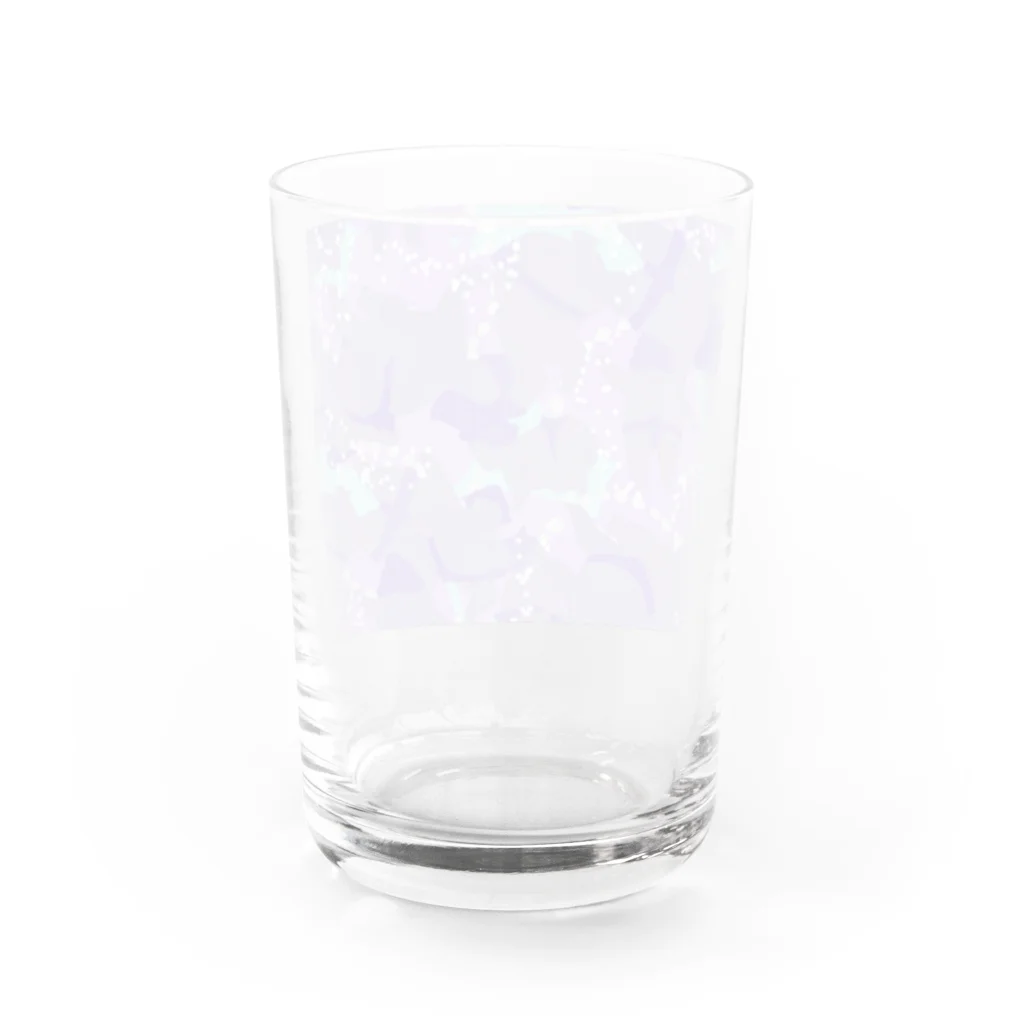 32番地のむらさき迷彩力士 Water Glass :back