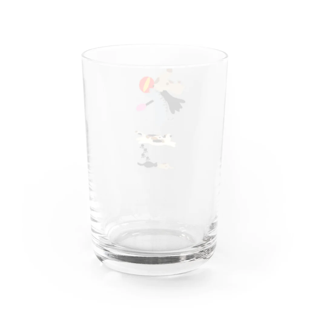 舞い散る桜の猫で出来たネコ Water Glass :back