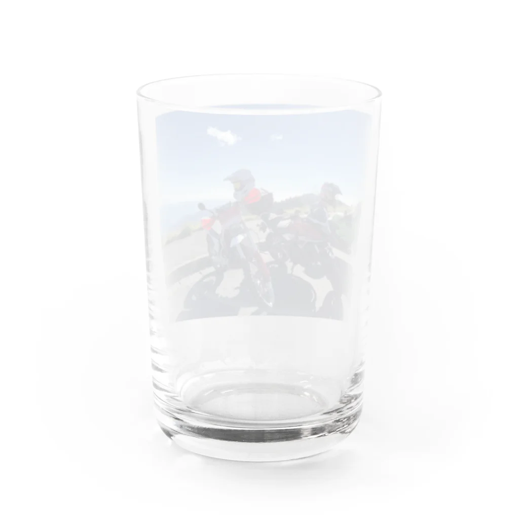 伊織の作品のバイクと景色 Water Glass :back