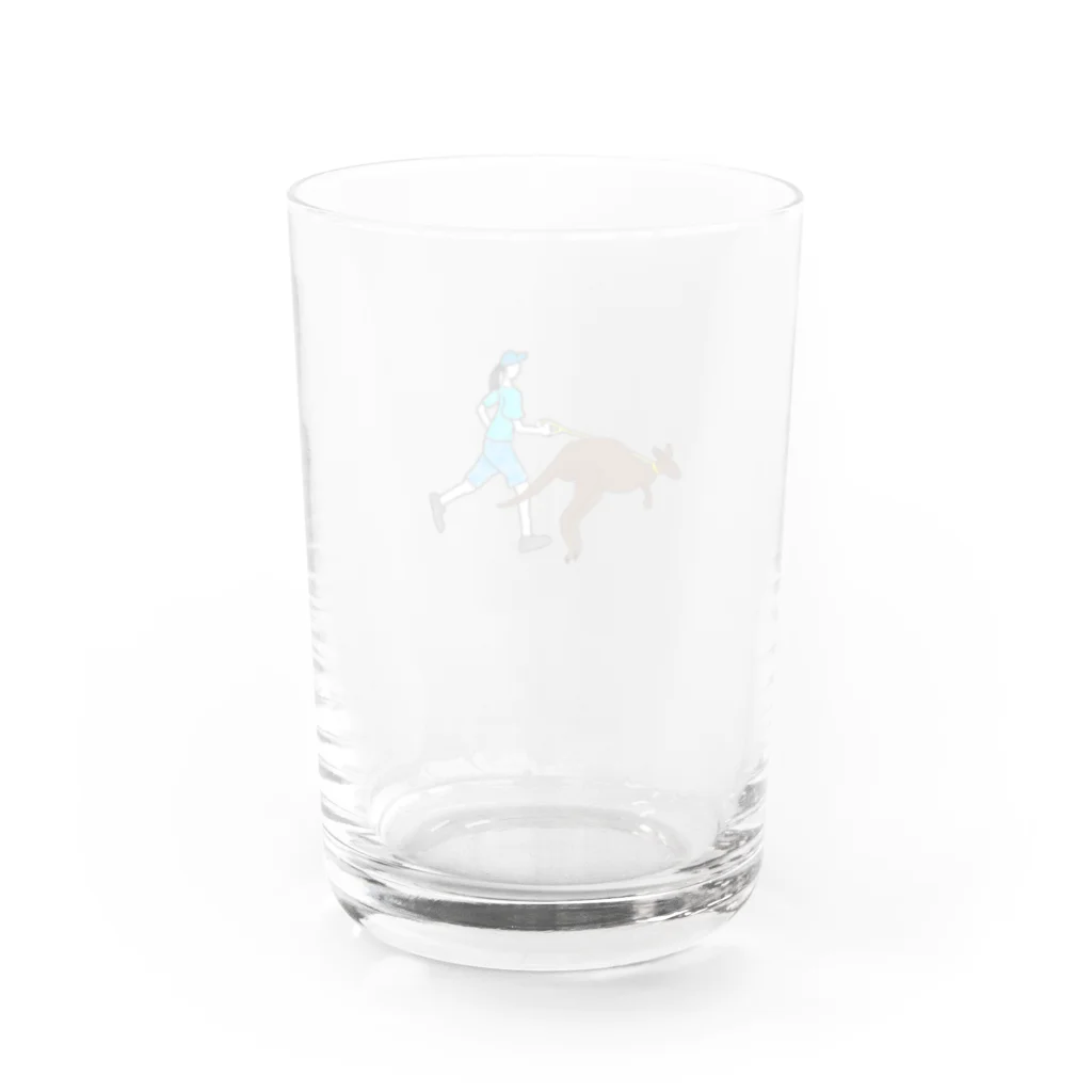 TOMASTOMASのカンガルーとジョギングする人 Water Glass :back