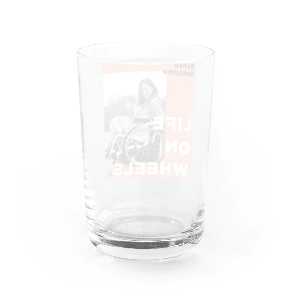 中嶋涼子の車椅子ですがなにか？！のPink bg Ver.2 w/QR code Water Glass :back